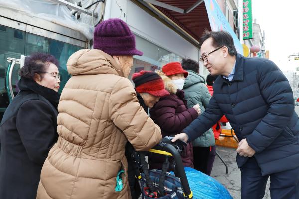 사랑나눔봉사단 한마음회 저소득 어르신 도시락 지원 행사 대표사진