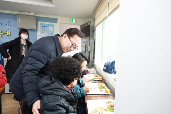 안수인밥퍼공동체 저소득 어르신 급식지원 현장 방문 대표사진